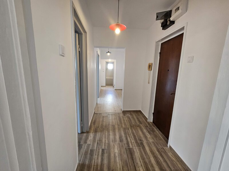 Iancului, renovat, Magura Vulturului, 2 balcoane