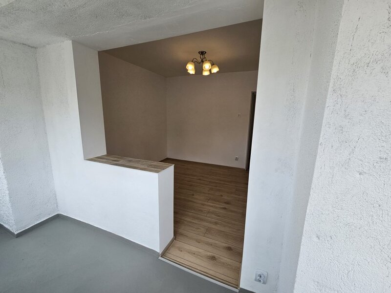 Iancului, renovat, Magura Vulturului, 2 balcoane